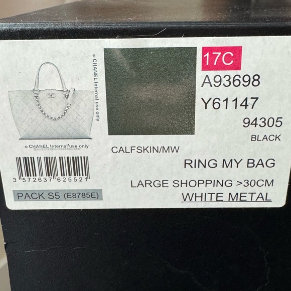 Chanel 17C Ring My Bag Tote in Black calfskin with silver hardware - Picture 2 of 13